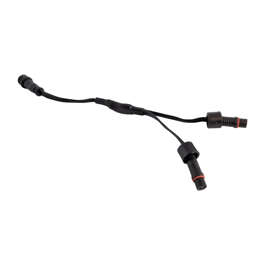 T-connector splitting one LED run into two, 1 male to 2 female
